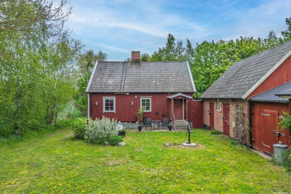 Aed - Villa with Garden near Lövestad