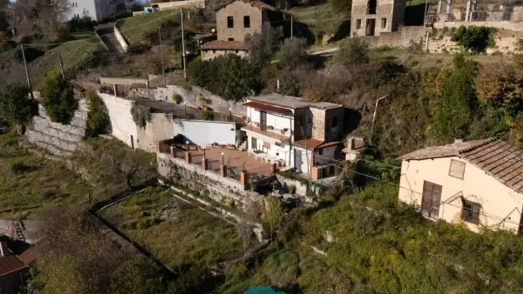 Villa with Garden in Poli