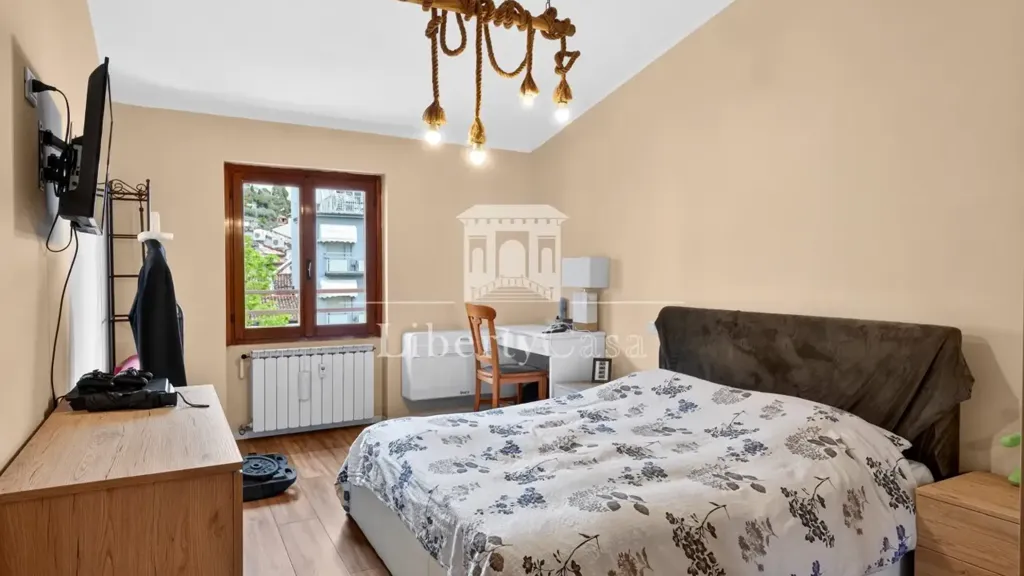Bedrooms - Rustic Lake View Apartment in Salò