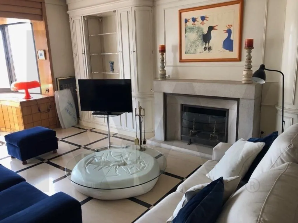 Living Room - Luxury Flat with Central Heating in Lisbon