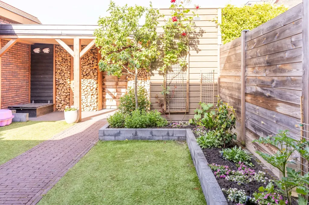 Aed - Semi-Half Corner House with Veranda in Kesteren
