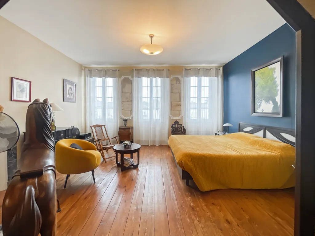 Chambres - Maison en Pierre avec Terrasse au Centre Historique de La Brède