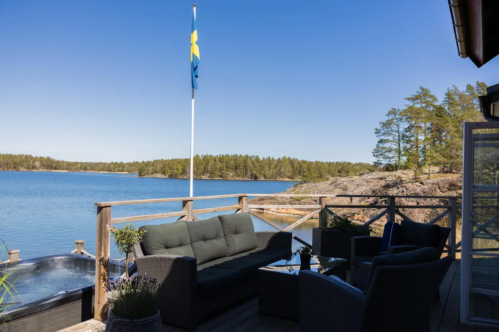 Terrasse - Modern House with Seafront in Tjust Archipelago