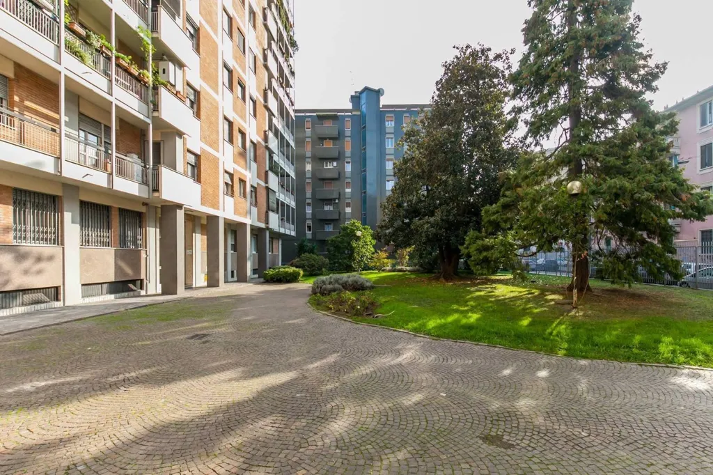 Aed - Luxury Apartment with Garden Views in Milan
