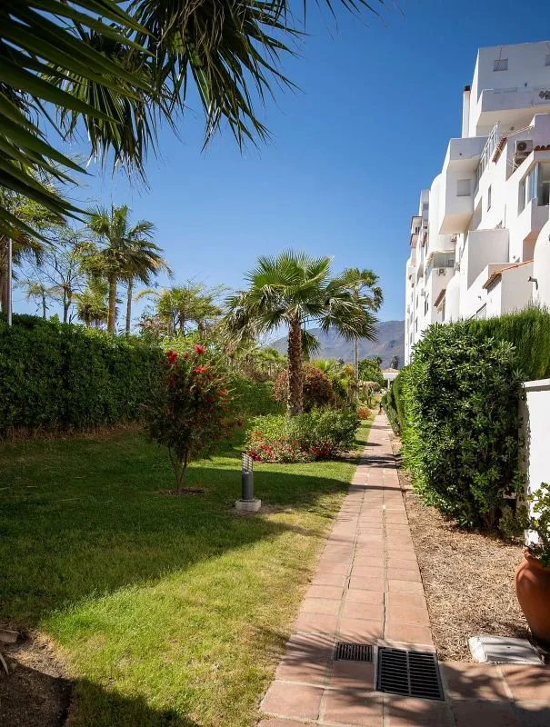 Jardin - Reformed Apartment with Pool in Estepona West