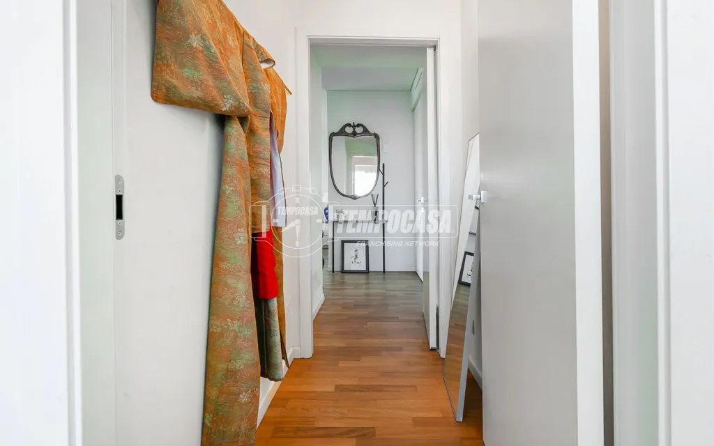 Entrée - Luxury Triplex with Panoramic Views in Milan