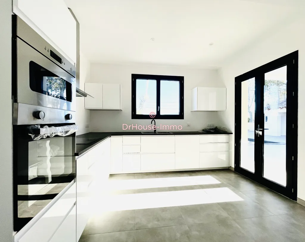 Cuisine - Villa 4 Pièces avec Piscine à Murviel-lès-Beziers