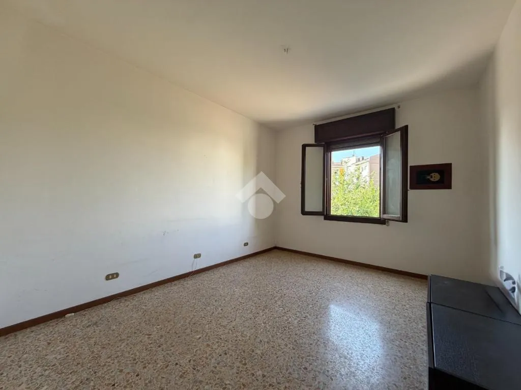Toad - 3-Bedroom Apartment with Terrace in Modena