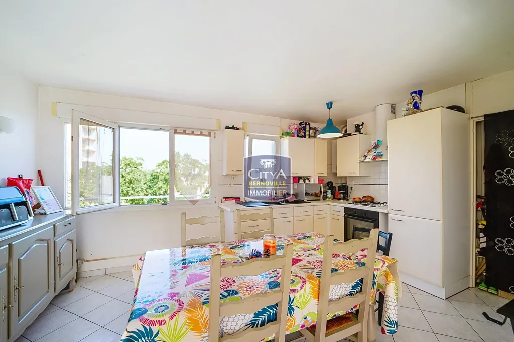 Cuisine - Appartement T4 avec Balcon à Saint-Quentin
