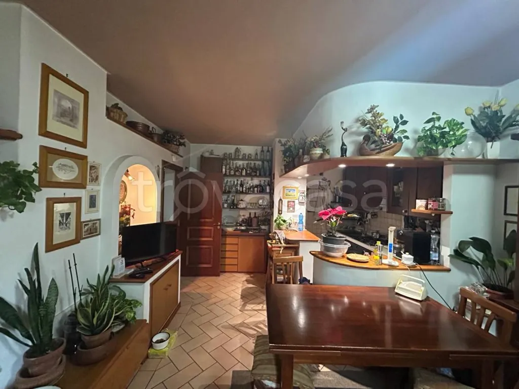 Söögituba - Ground Floor Apartment with Garden in Passignano
