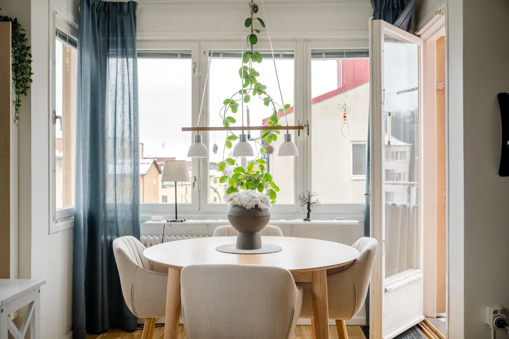 Söögituba - Apartment with West-Facing Balcony in Gubbängen