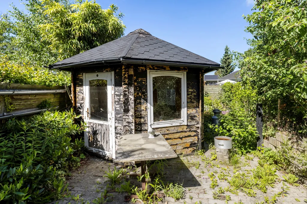 Aed - Large Villa for Modernisation in Albertslund