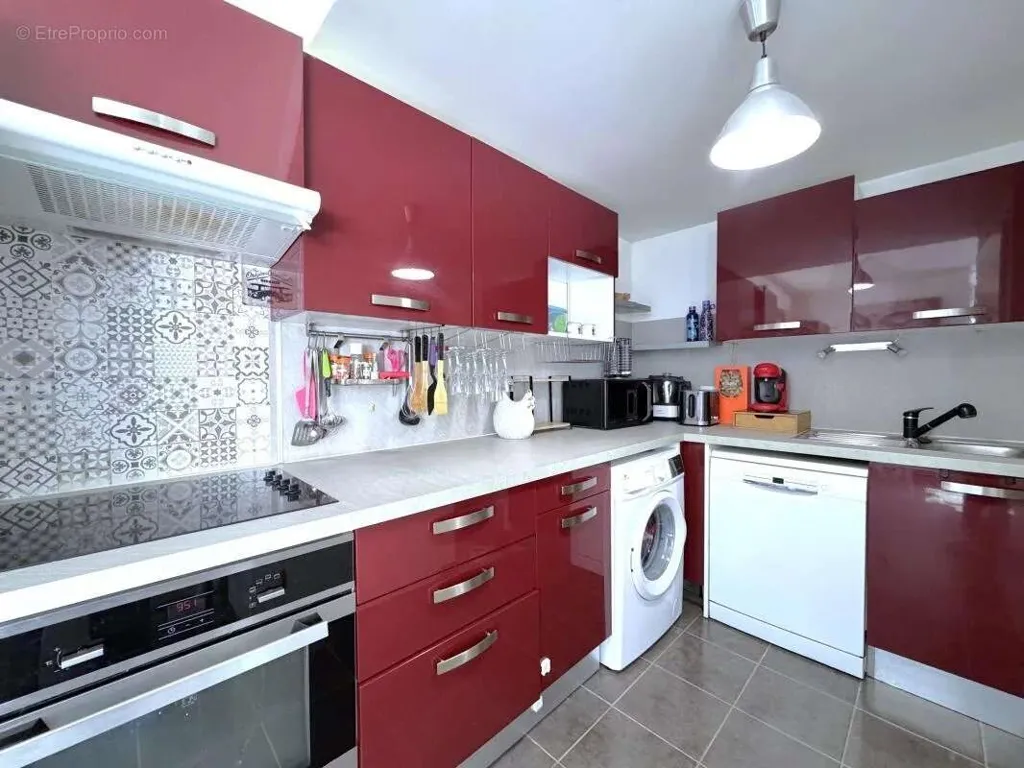 Kitchen - Spacious Duplex with Terrace in Urban Area