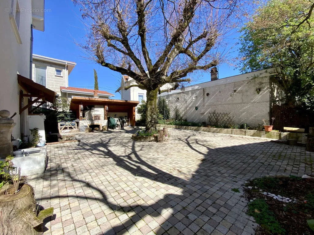 Jardin - Maison de Ville avec Piscine à Saint-Marcellin
