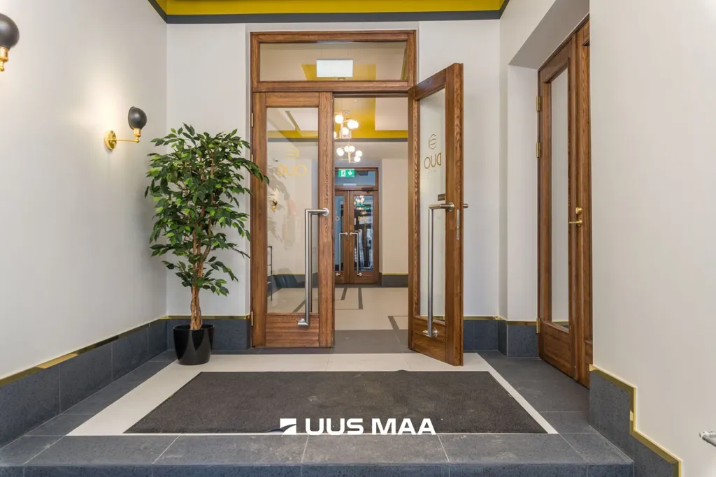 hallway_entrance