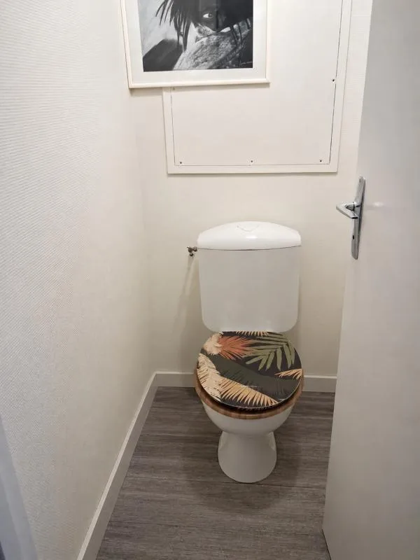 Vannitoad - Well-Maintained 3-Bed Flat with Balconies in Central Location