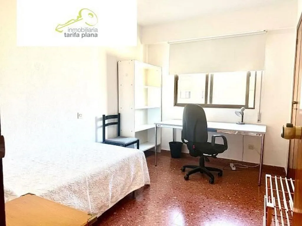Bureau - Fully Furnished Flat with Garden in Benimaclet