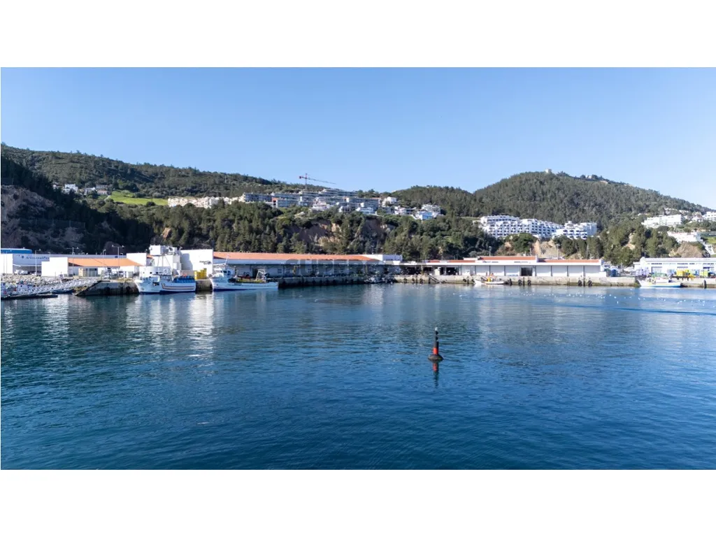 Duplex Flat with Sea View in Sesimbra