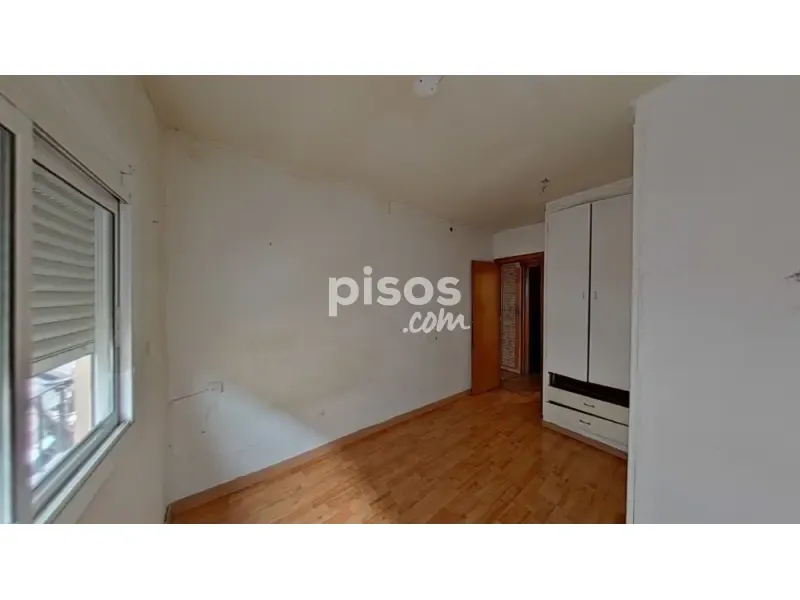 Stanze - Three-Bedroom Flat in Ripollet Centre
