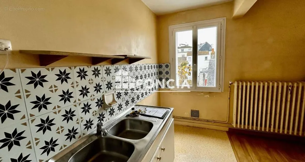 Cuisine - Appartement T2 avec Balcon au Quartier des Halles