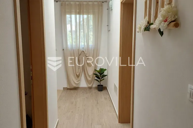 Esik - Modern House with Pool near Pula, Istria