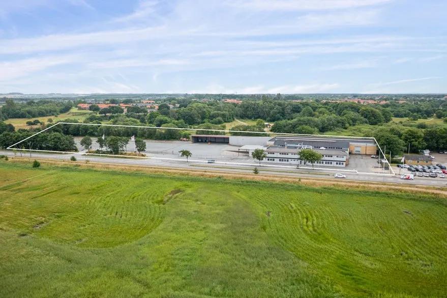 Õhuvaade - Logistics Property with High Ceilings on Main Road