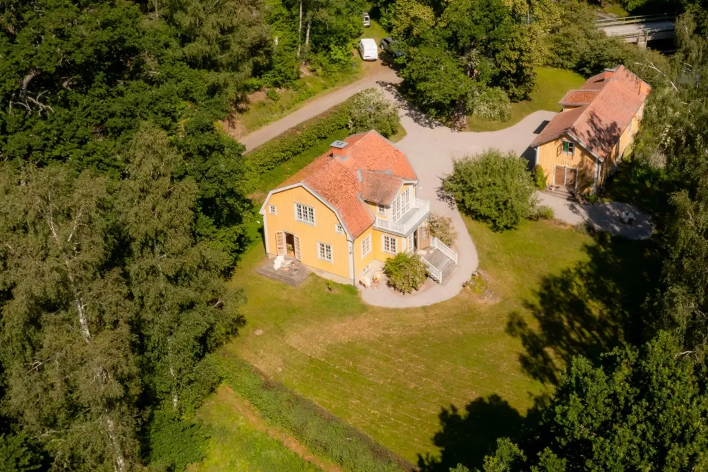 Vue aérienne - Historic House with River View in Södermanland