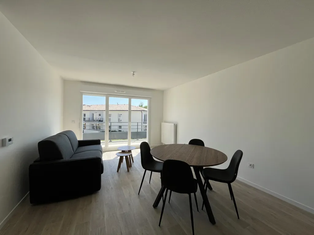 Elutuba - Meubled Flat with Balcony in Cérons