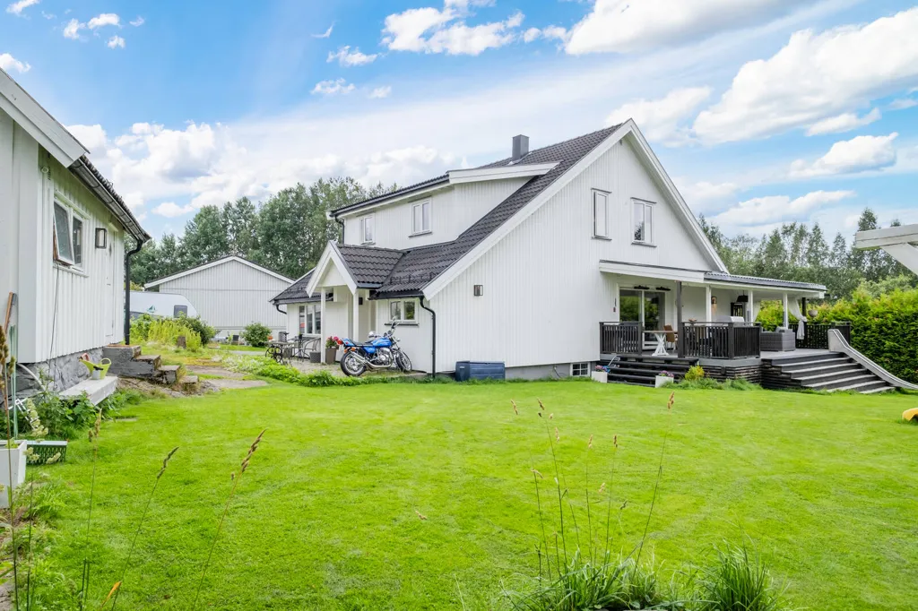 Giardino - Casa di 6 locali a Fjellhamar