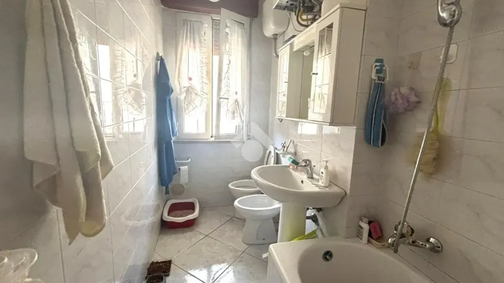 Salles de bain - Bright Apartment with Balcony in Foggia Centre