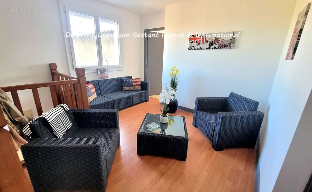 Living Room - Rental Building with Constructible Land in Monbazillac
