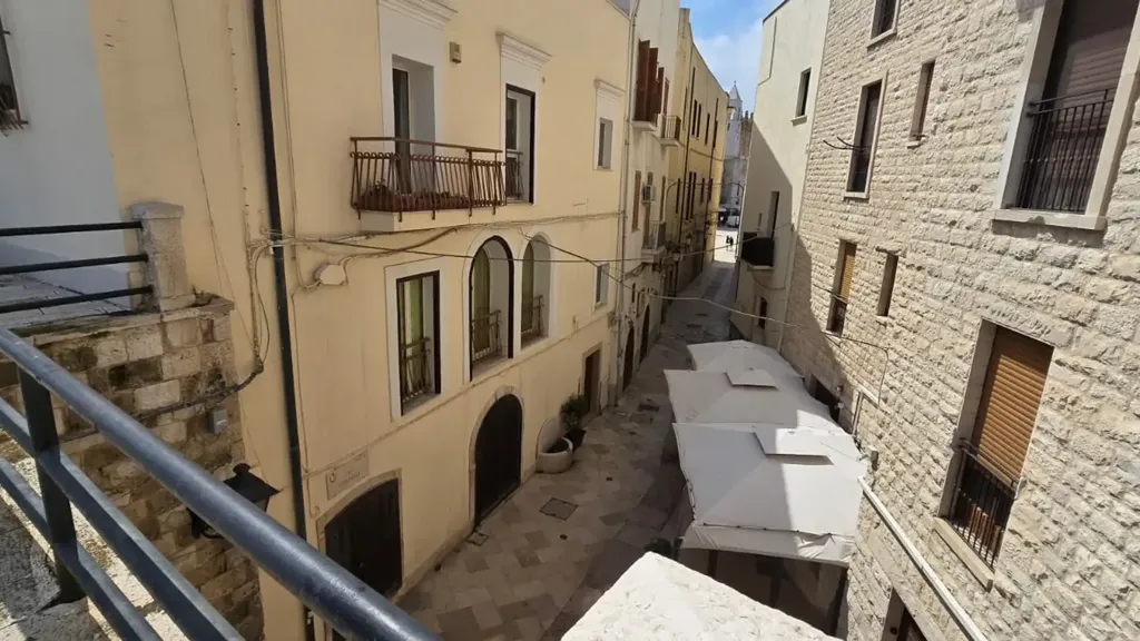 Balcon - Quadrilocale with Balcony in Bari's Historic Centre