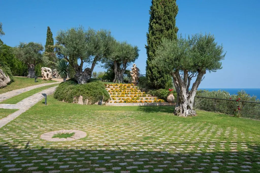Garden - Mediterranean House with Sea Views in Begur