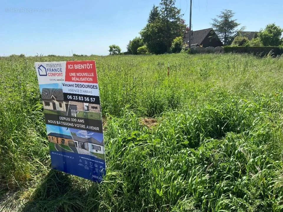 Aed - Buildable Plot with Garden in Plouvain