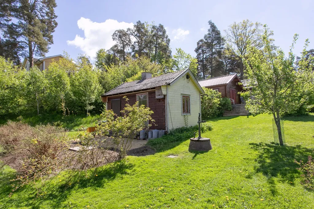 Aed - Plot with Development Potential in Boo Gård