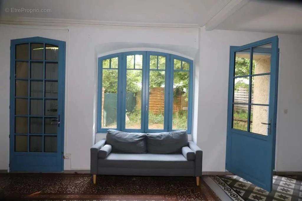 Elutuba - Renovated Multi-Unit Building with Parking in Foix