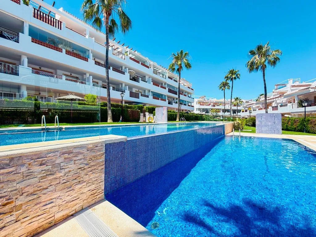 Piscina - 2-Bedroom Apartment with Pool in Orihuela Costa