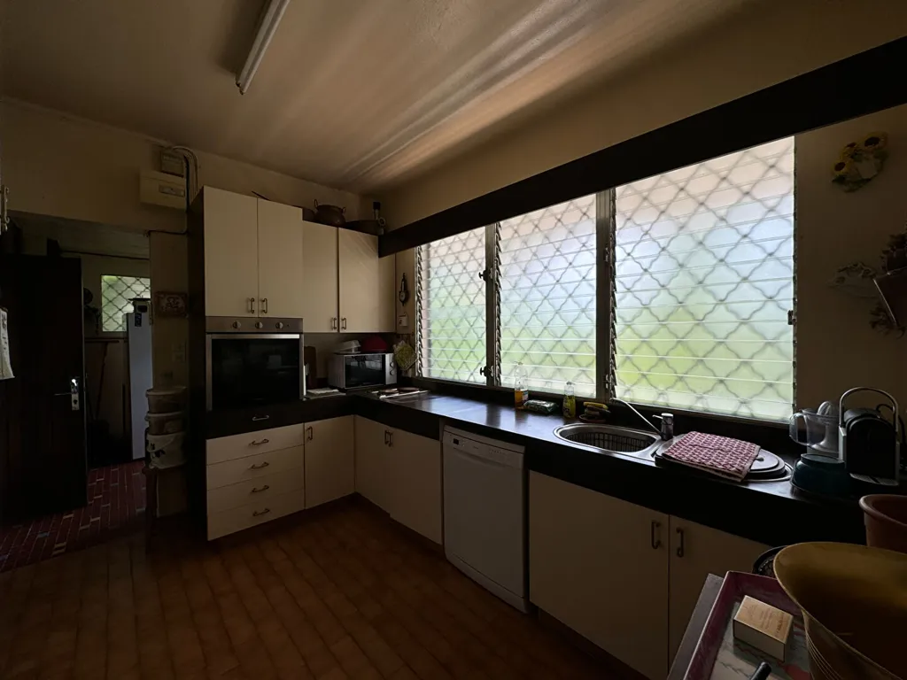 Kitchen - Traditional House with Terraces in Schoelcher