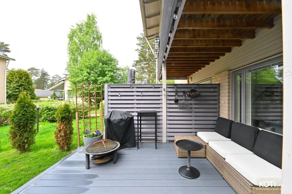 Terrace - Renovated Apartment with Balcony in Soukka