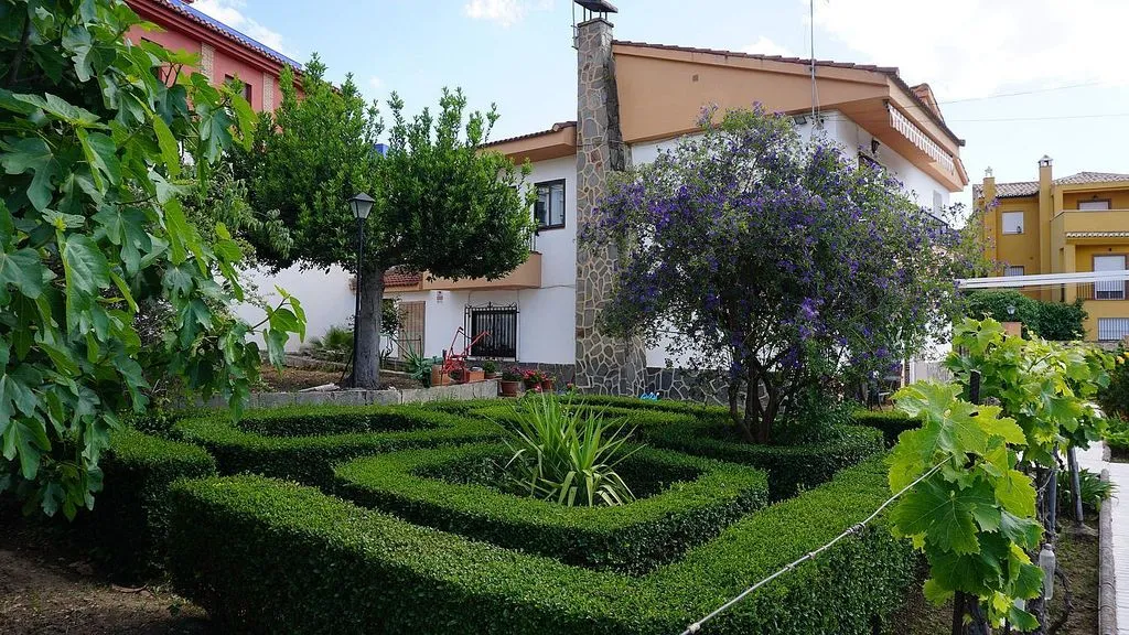 Aed - Chalet with Pool and Garden in Cajar