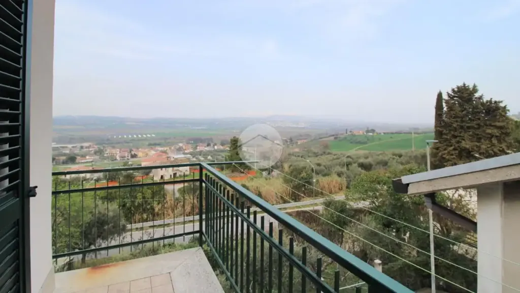 Balkon - Semi-Independent House with Solar Panels in Atri