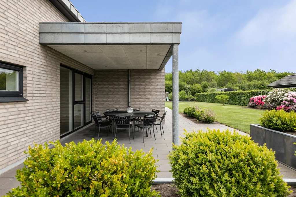 Terrasse - Modern Villa with Large Garden in Aabybro