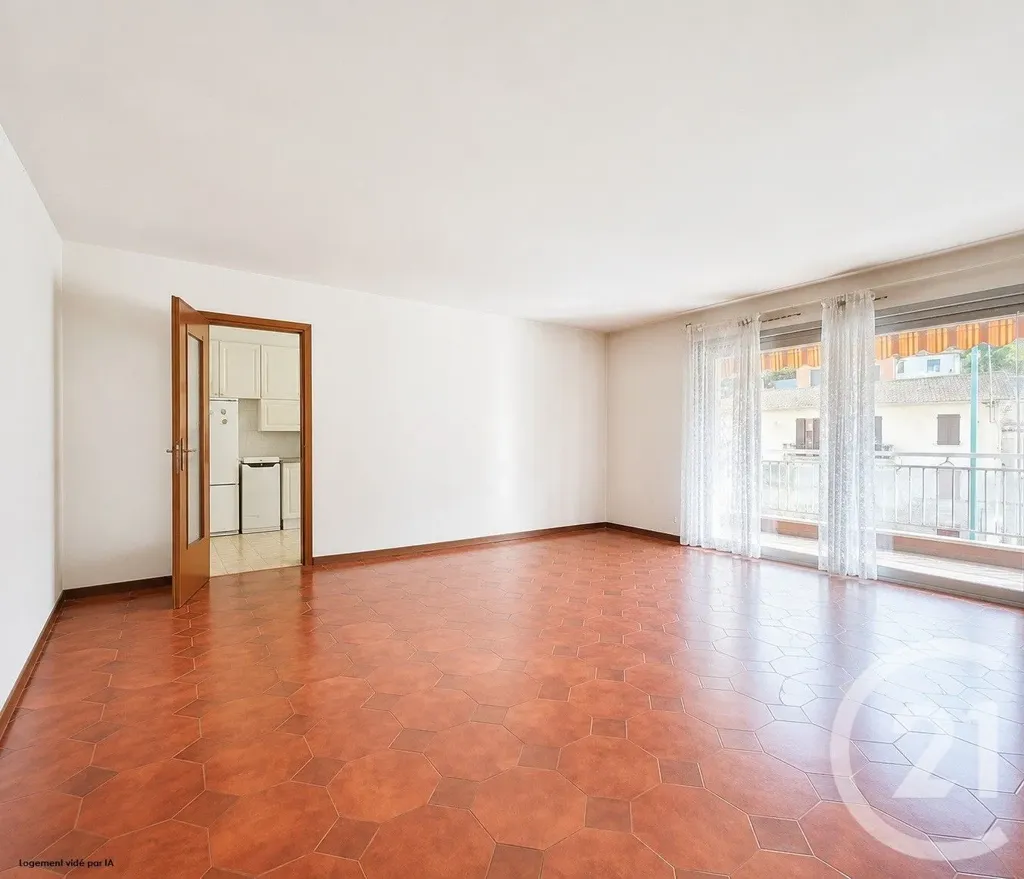 Séjour - Appartement 4 Pièces avec Balcon à Menton