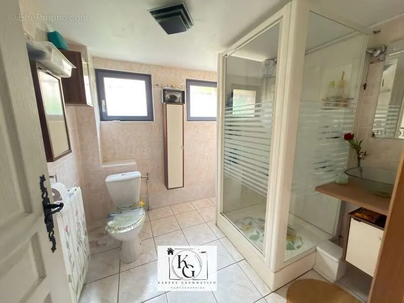 Salles de bain - Maison Individuelle avec Terrasse et Jardin Calme