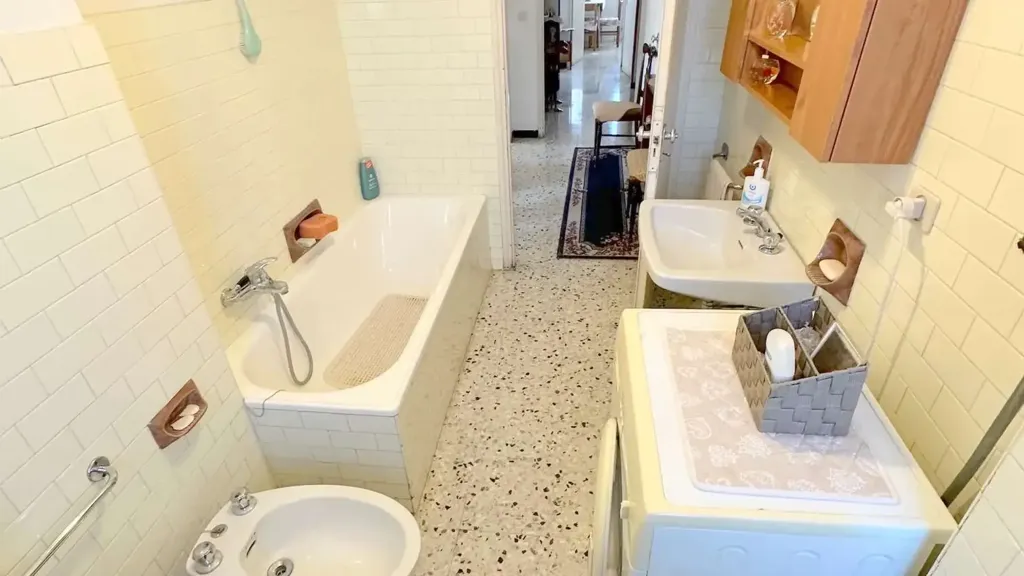 Salles de bain - Spacious Apartment with Balcony in Pozzolo Formigaro