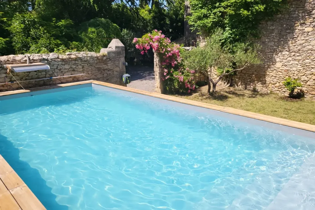 Piscine - Mas Rénové avec Piscine à Quissac