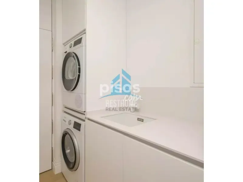 Buanderie - Modernised Apartment with Views in Recoletos