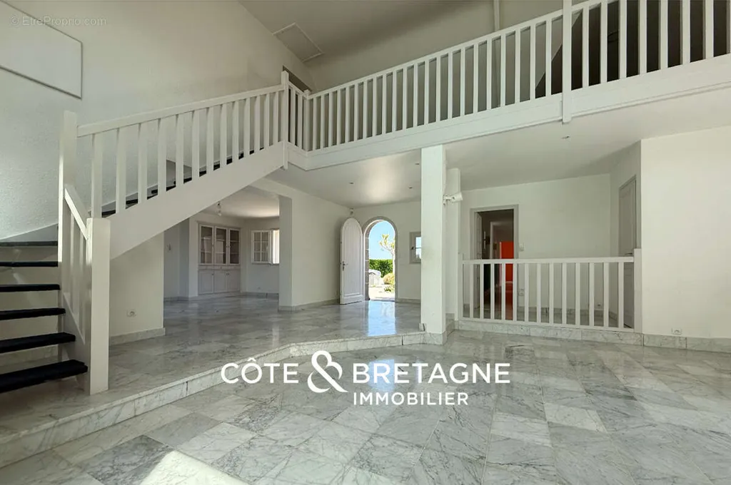 hallway_entrance