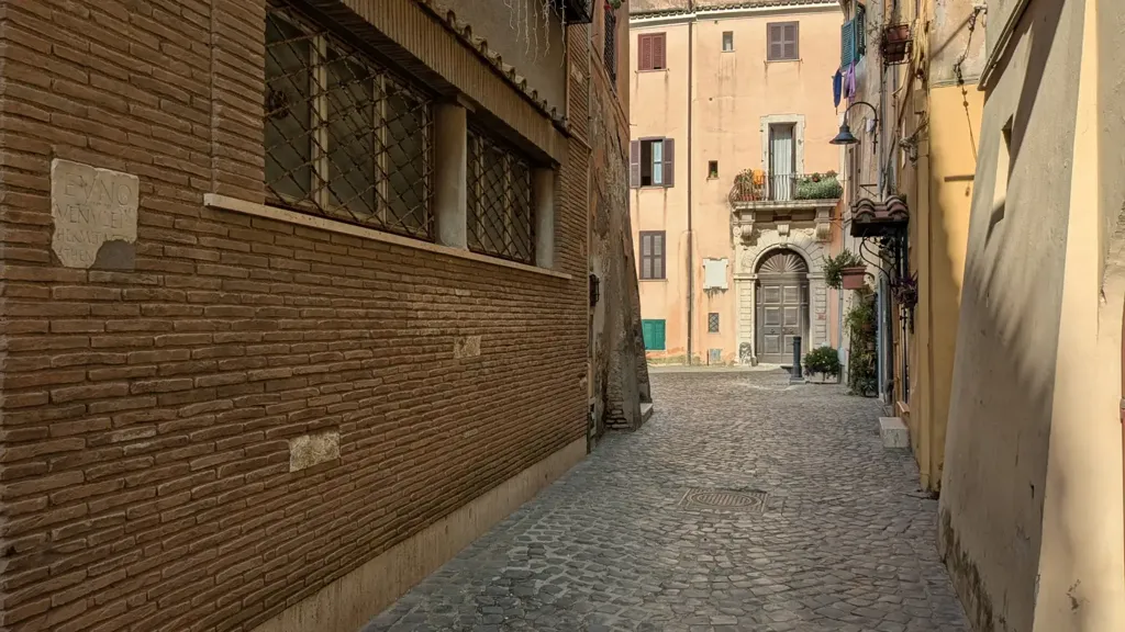 Jardin - Historic Trilocale in Nettuno's Medieval Quarter
