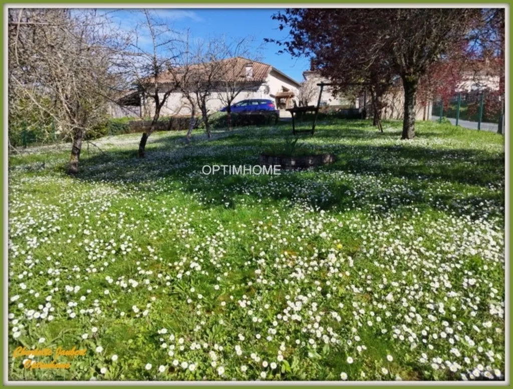 Jardin - Maison en Pierre avec Jardin à Chalais